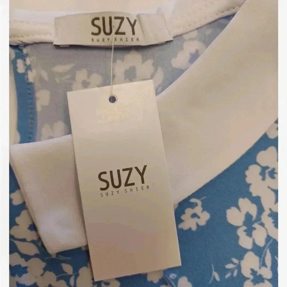 Suzy Shier Blue  Floral Short Sleeve Top Size Medium - Picture 6 of 7